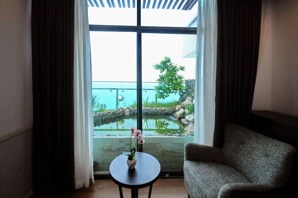 holi sky homes by the beach