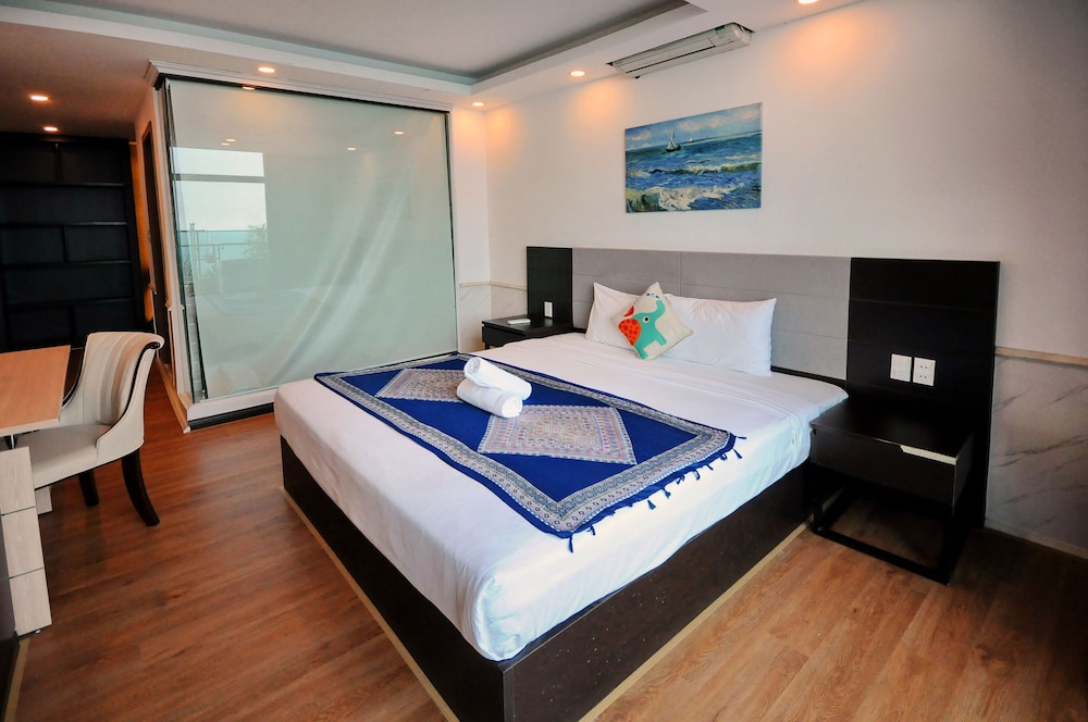 holi sky homes by the beach