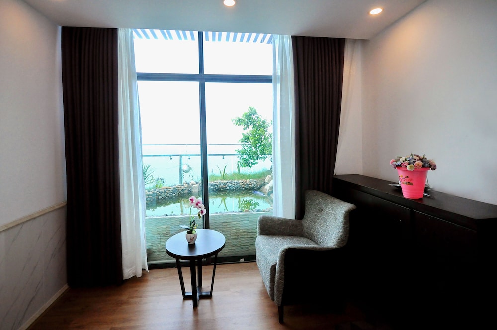 holi sky homes by the beach