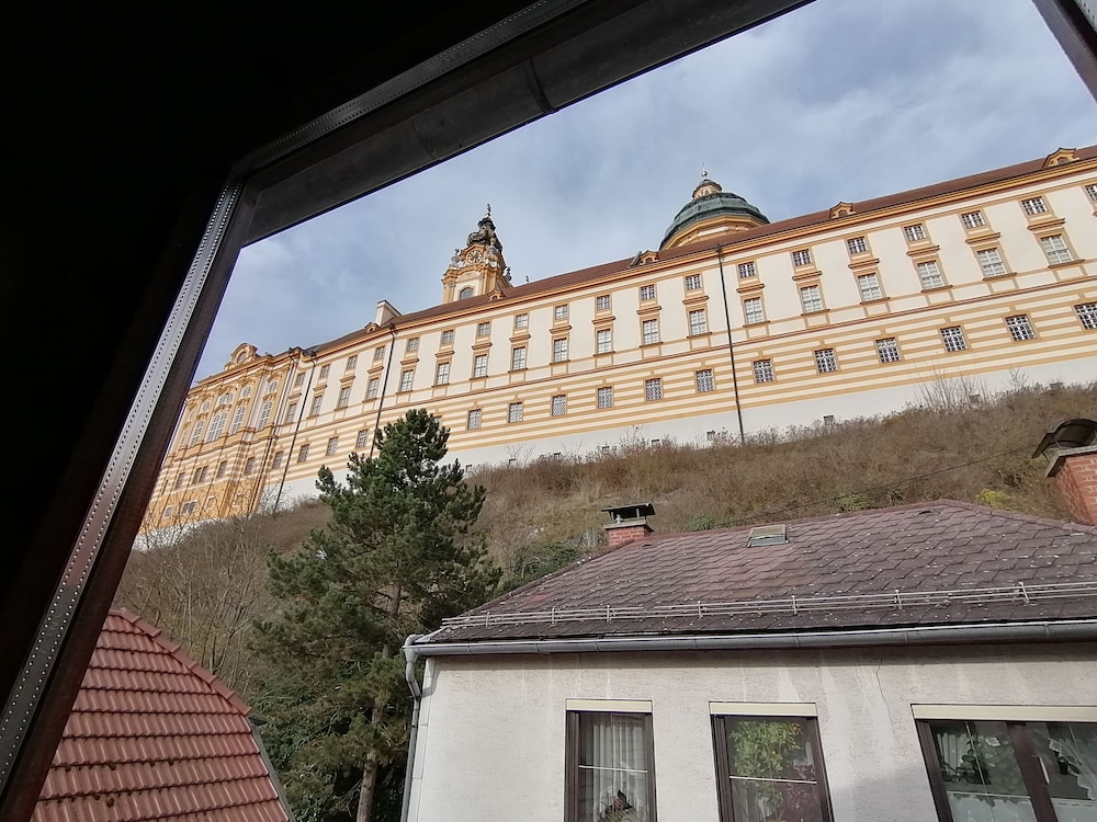 golden star premium apartments