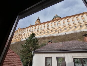 golden star premium apartments