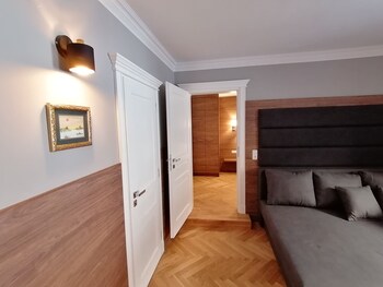 golden star premium apartments