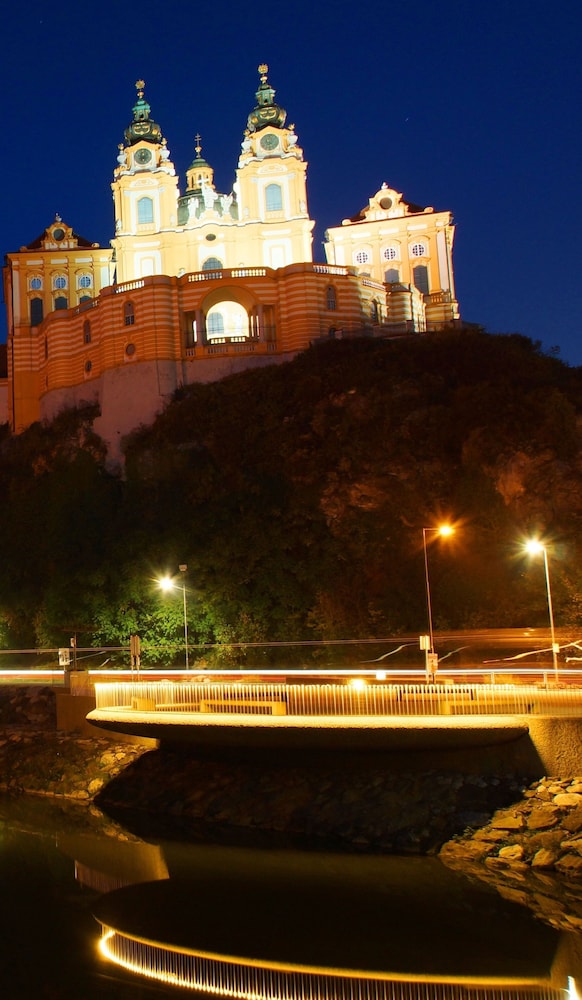 golden star premium apartments