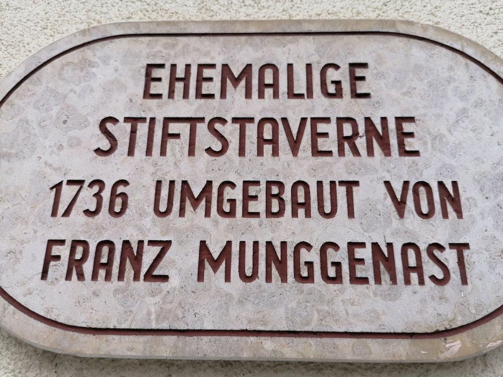 golden star premium apartments