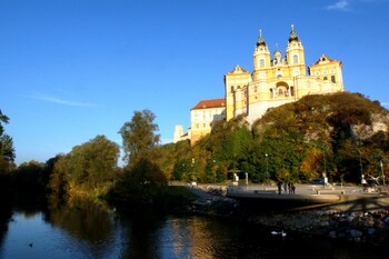 golden star premium apartments