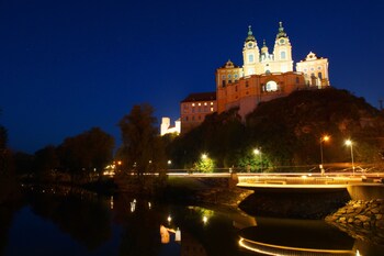 golden star premium apartments