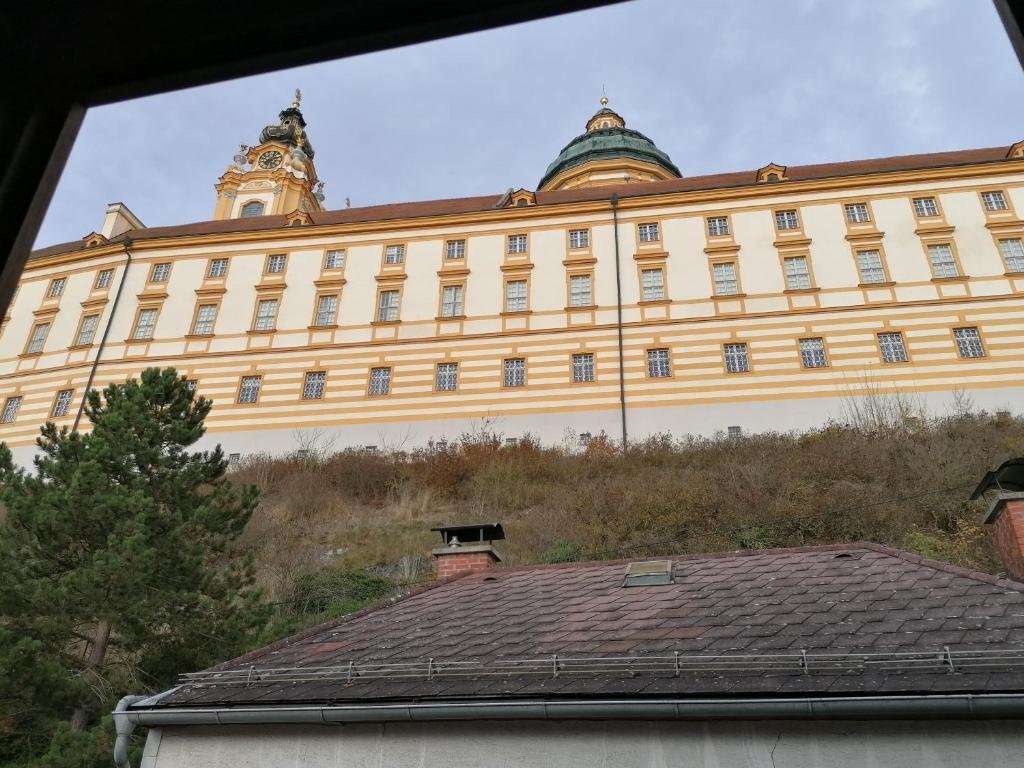 golden star premium apartments