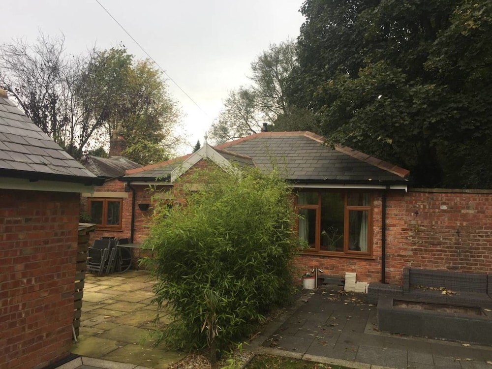luxury 1bedroom lodge in prestwich