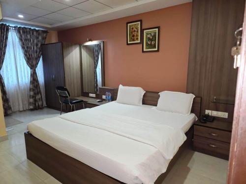 Corporate Habitat,,3 star