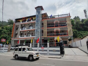 Hotel Aashriwad,,3 star