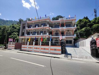 Hotel Aashriwad,,3 star