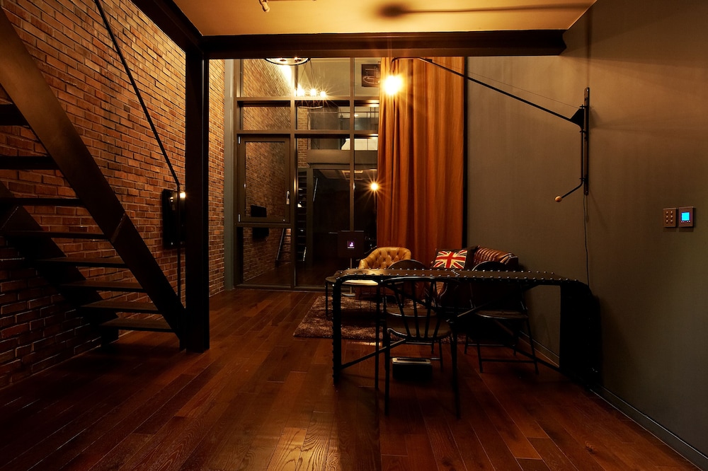 lee design hotel