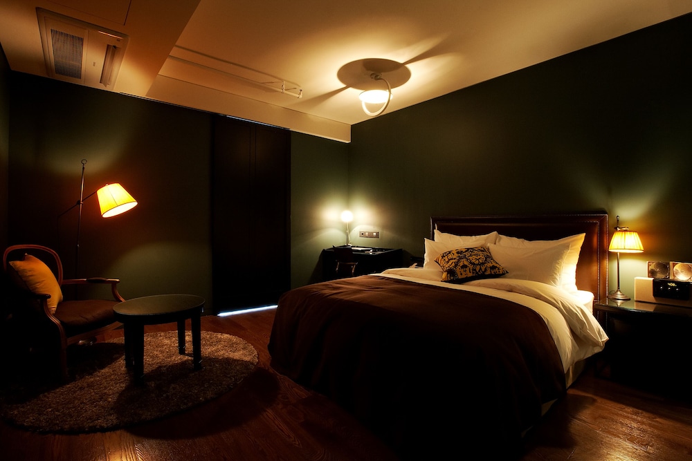 lee design hotel