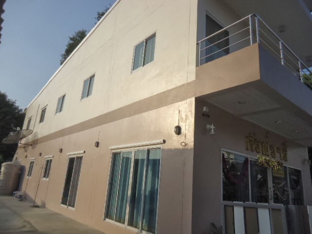 sorn waree apartment