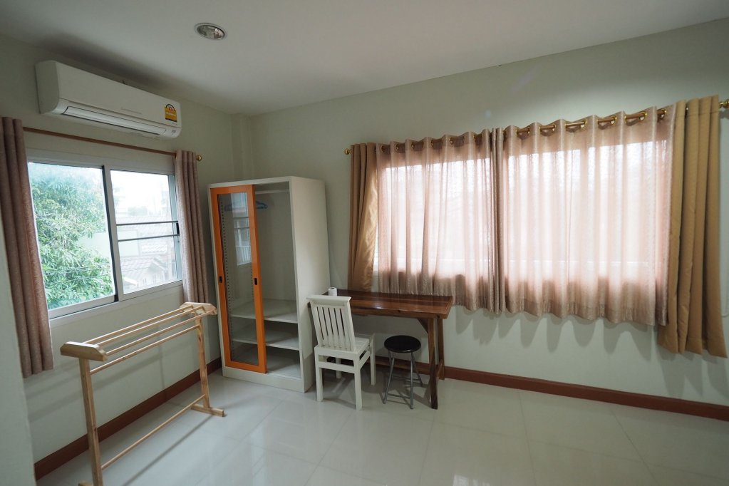 sorn waree apartment