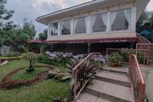 Urbanview Hotel Mon Bel Cibodas,,2 star