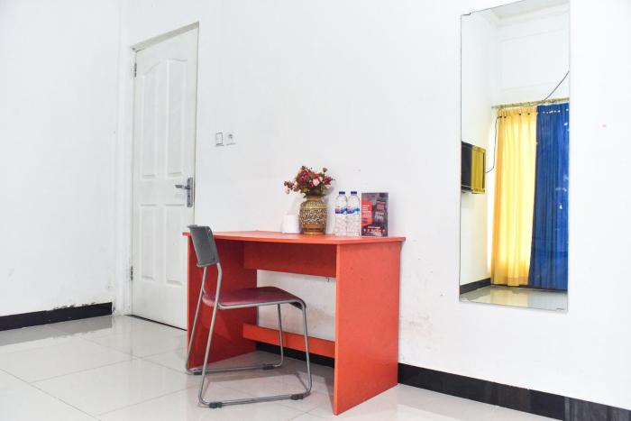 reddoorz near sultan hasanuddin airport 2