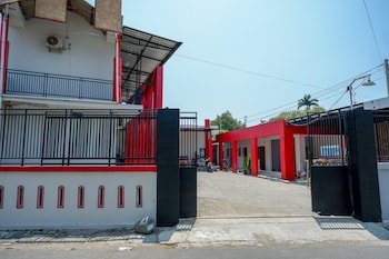 reddoorz syariah near alun alun tegal