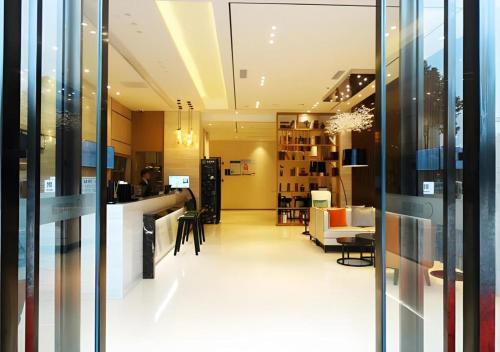 city comfort inn meishan wanda plaza