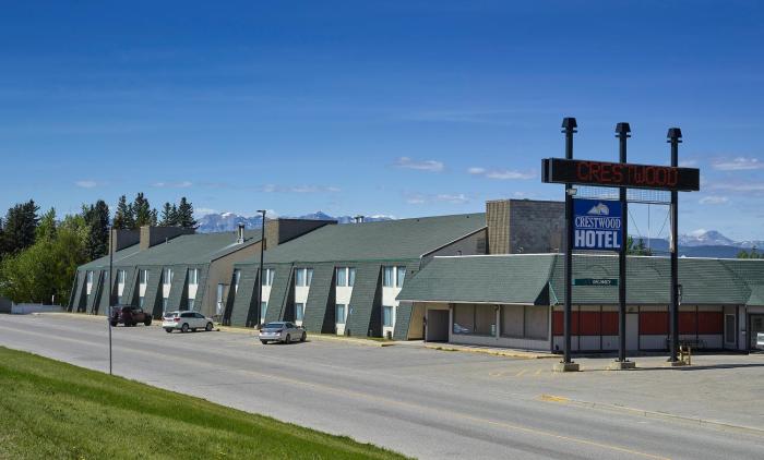 the crestwood hotel