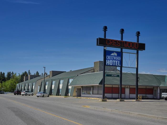 the crestwood hotel