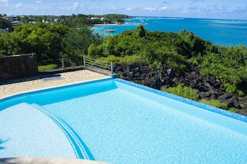 boutique vllla on the rocks