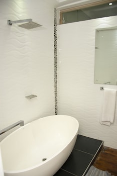 boutique vllla on the rocks