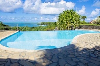 boutique vllla on the rocks