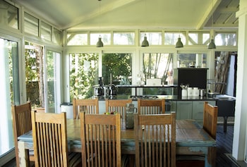 boutique vllla on the rocks