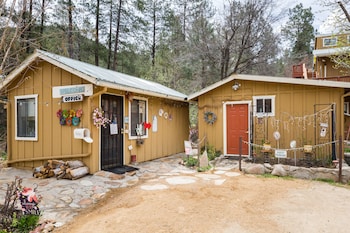 Crown King Cabins Suites And Bunkhouse,,3 star