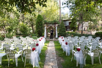 crown king cabins suites and bunkhouse