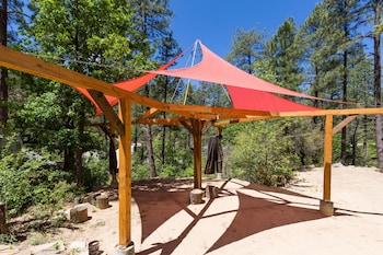 crown king cabins suites and bunkhouse