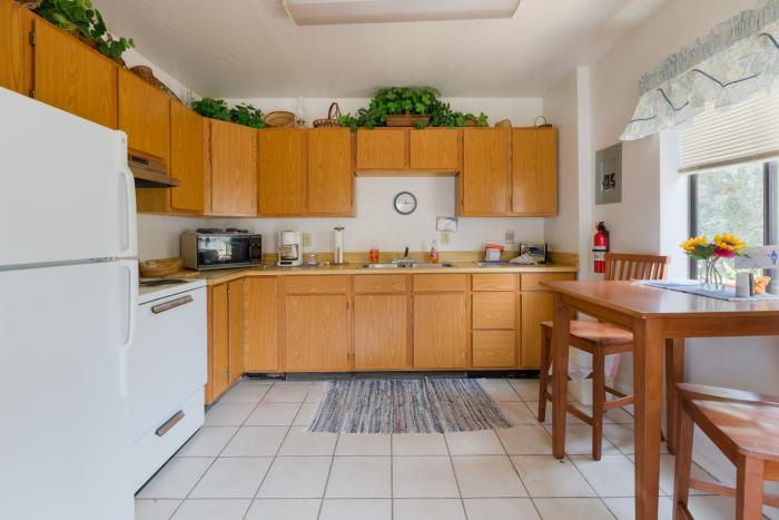 crown king cabins suites and bunkhouse