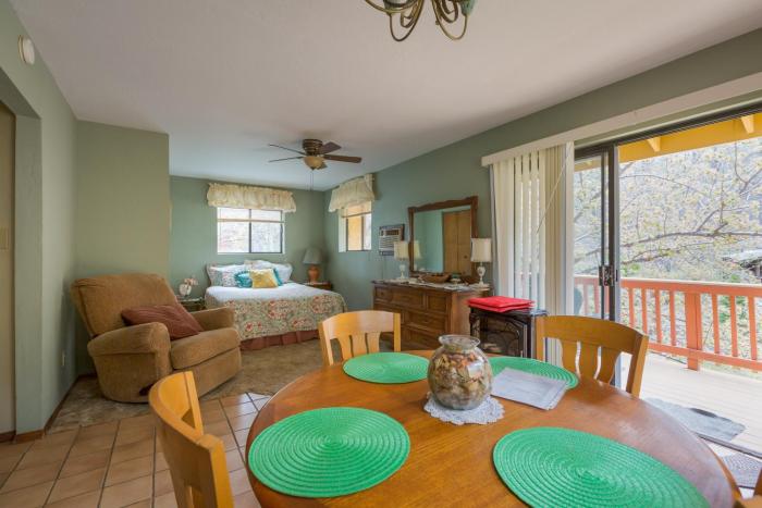 crown king cabins suites and bunkhouse
