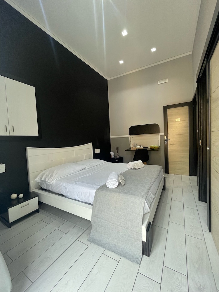 parthenope rooms