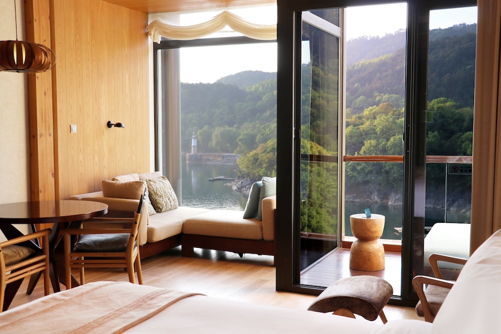 intercontinental one thousand island lake resort by ihg