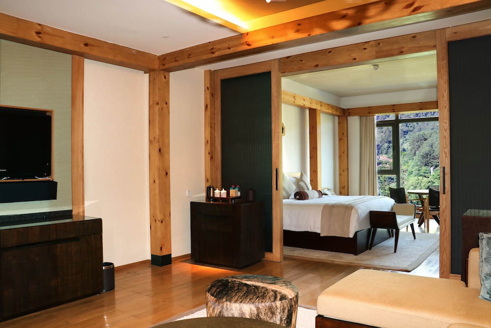 intercontinental one thousand island lake resort by ihg