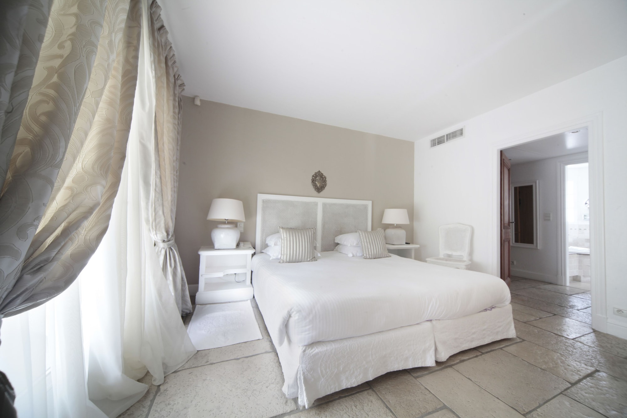 Hotel Alain Llorca,Antibes>>Alpes-Maritimes,4 star