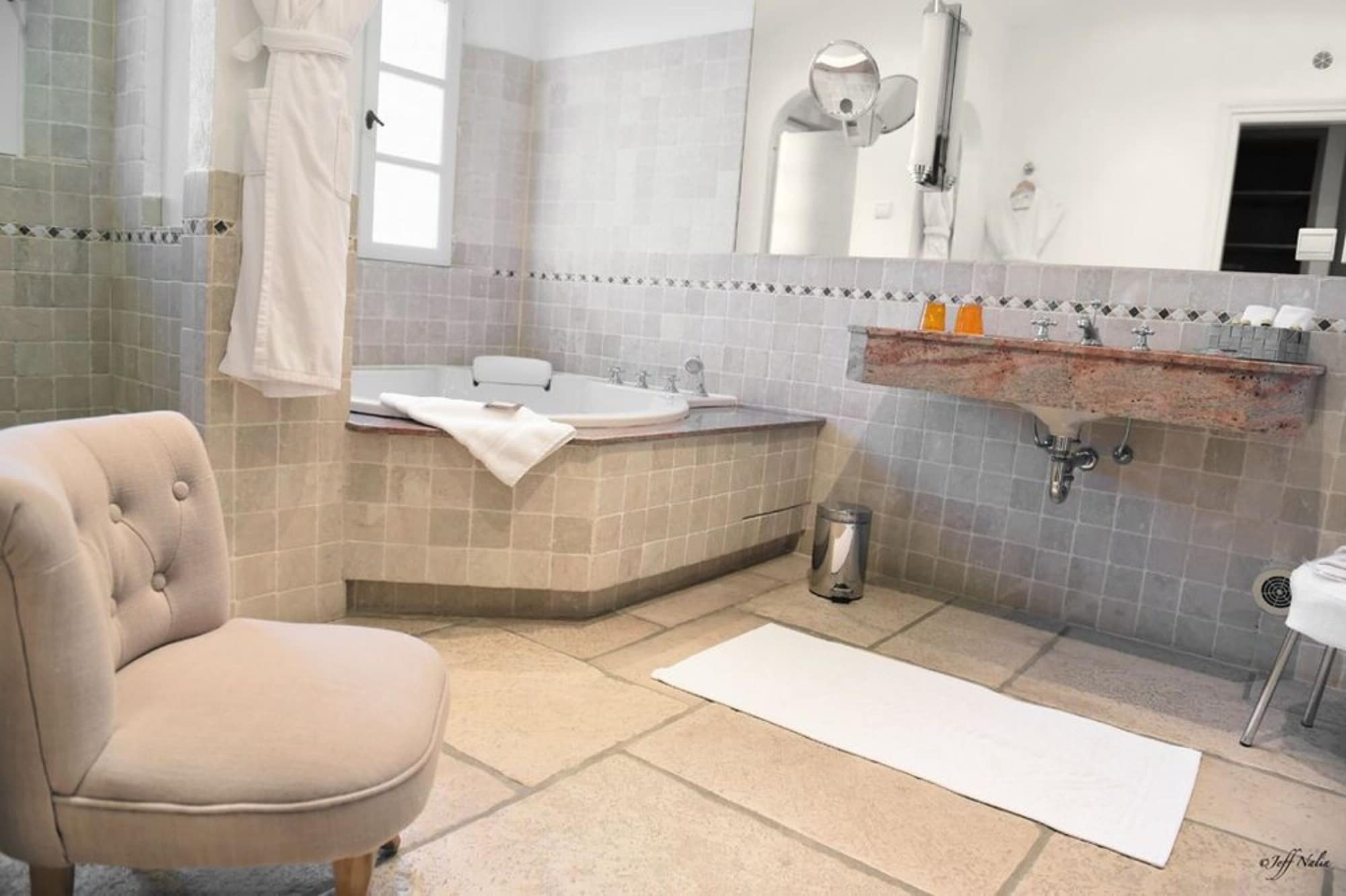 Hotel Alain Llorca,Antibes>>Alpes-Maritimes,4 star