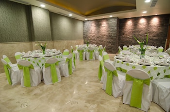 hotel hostal de cortes