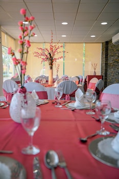 hotel hostal de cortes