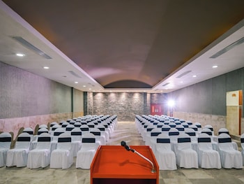 hotel hostal de cortes