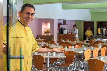 hotel hostal de cortes