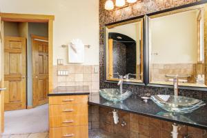 mount cairns 16a 2 bedroom condo by redawning