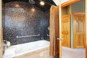 mount cairns 16a 2 bedroom condo by redawning