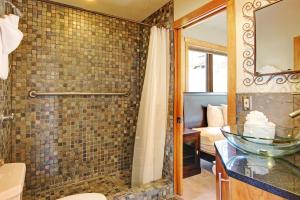 mount cairns 16a 2 bedroom condo by redawning