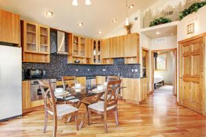 mount cairns 16a 2 bedroom condo by redawning