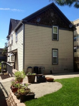 Urban Oasis Near Downtown,,4 star