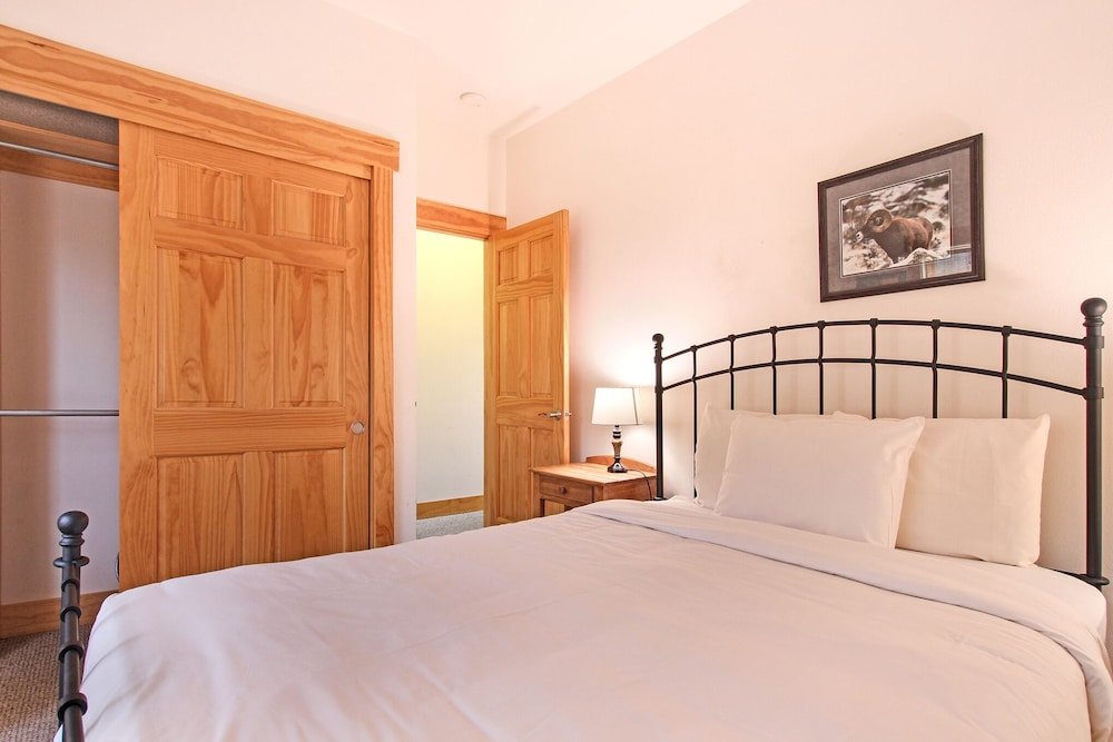 Mount Chapin S4 2 Bedroom Condo By Redawning,,3.5 star