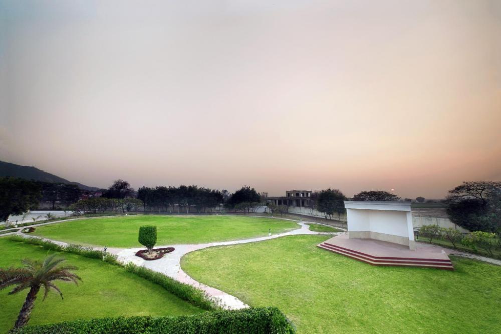 treehouse dwarka hotel and club